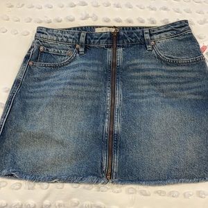 🎄3/$10 Free people denim skirt